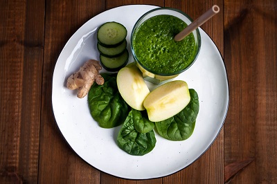 Grüner Smoothie mit Blattspinat